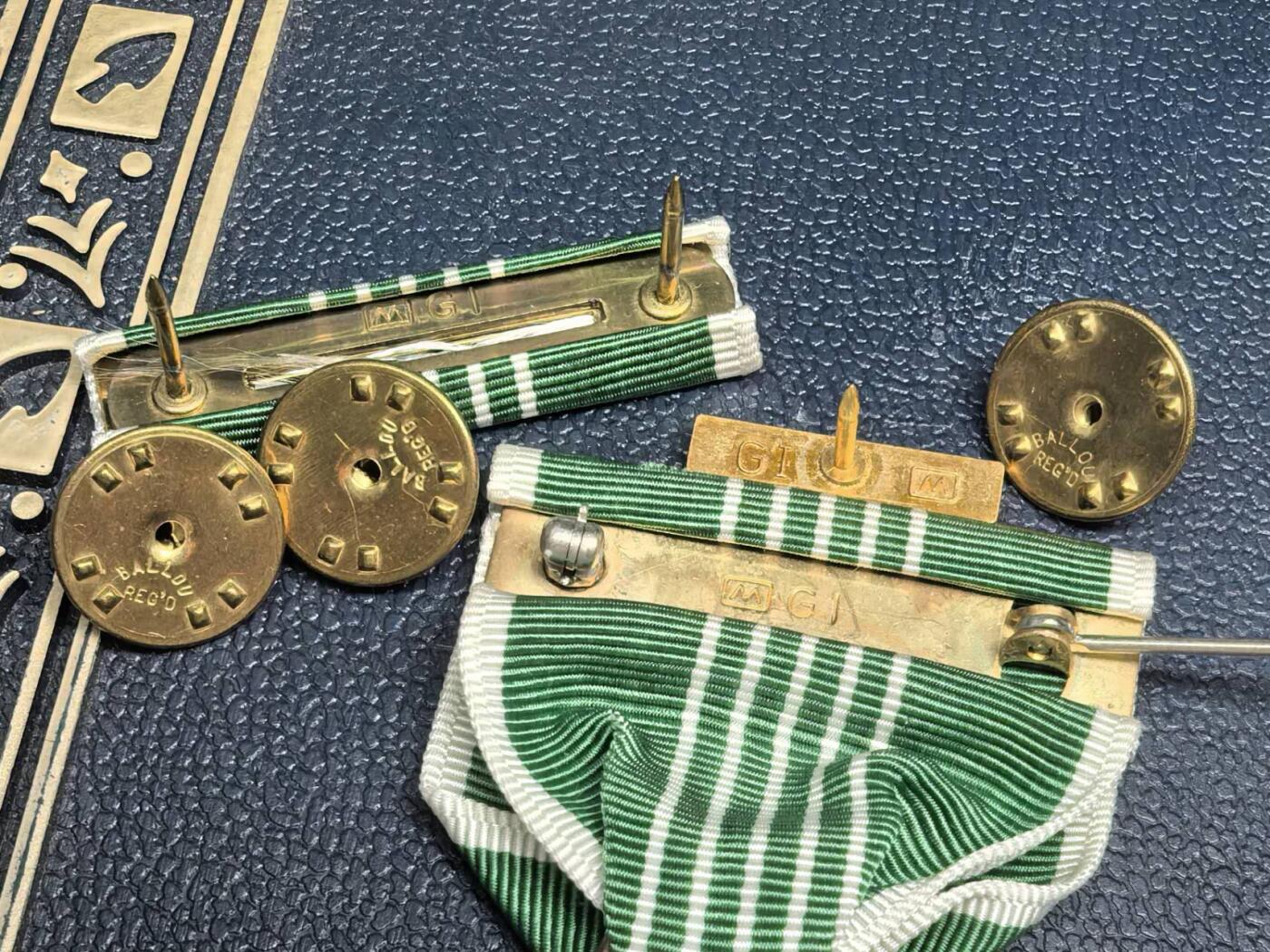 小驴勋章奖章收藏11月22日周六晚六点拍卖（珍爱和平，收藏战争，铭记历史，勿忘国耻，忠党爱国。有偿代拍，送拍规则在简介最后，参拍须阅读规则后再参拍，关系到运费包装发货时效真假辨别等关键信息，拍卖时不再发原图，看大图店主微信码在拍卖店铺介绍里） 美国陆军嘉奖奖章，带盒带略带珐琅略，背打GI标