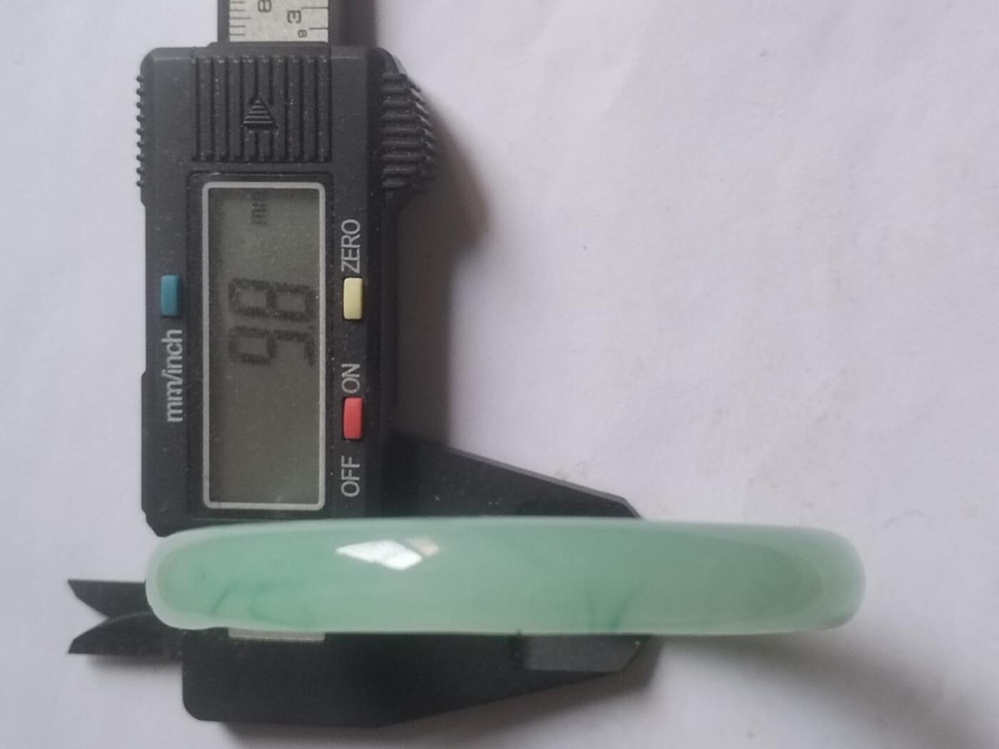 玉石 手镯 手串 翡翠飘花手镯。