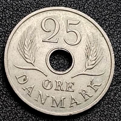 泉币菌-第135场-精品福利场 - 丹麦1966年25欧尔中孔镍币 玛格丽特二世花押 