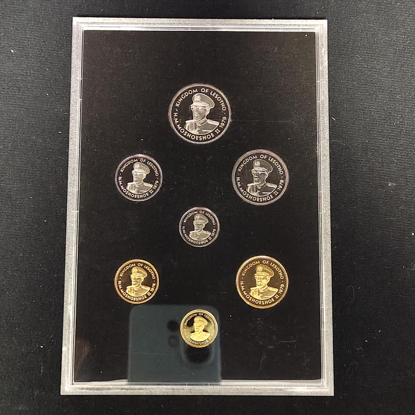 【全场包邮】纯粹捡漏拍479场（免费代拍第16场） 莱索托1979年皇家厂经典信封装官方精制套币