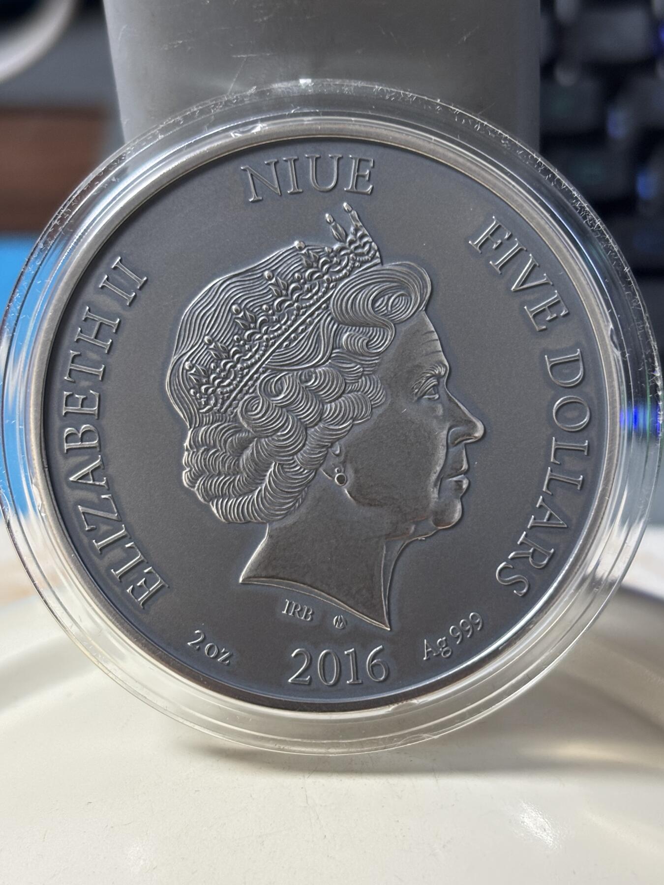 第182期拍卖 纽埃2016年新艺术猫高浮雕手工仿古彩色2盎司银币,999银，发行500枚