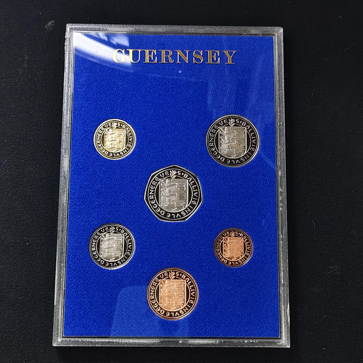 【全场包邮】纯粹捡漏拍479场（免费代拍第16场） 根西1981年皇家厂经典信封装官方精制套币-含根西百合1镑精制币