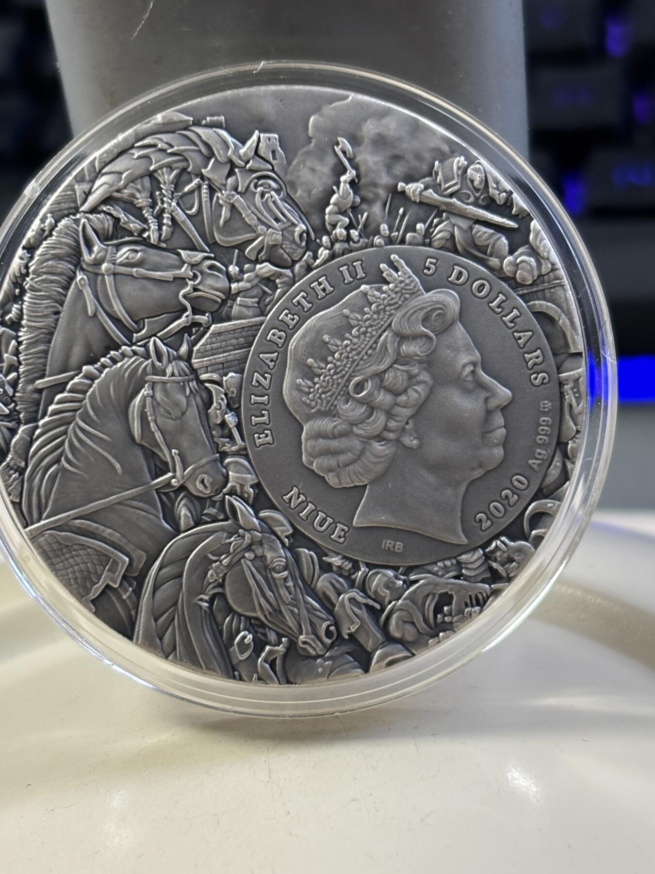 第182期拍卖 纽埃2020年天启黑马骑士镀金纪念2盎司银币无盒证书，999纯银，发行量500