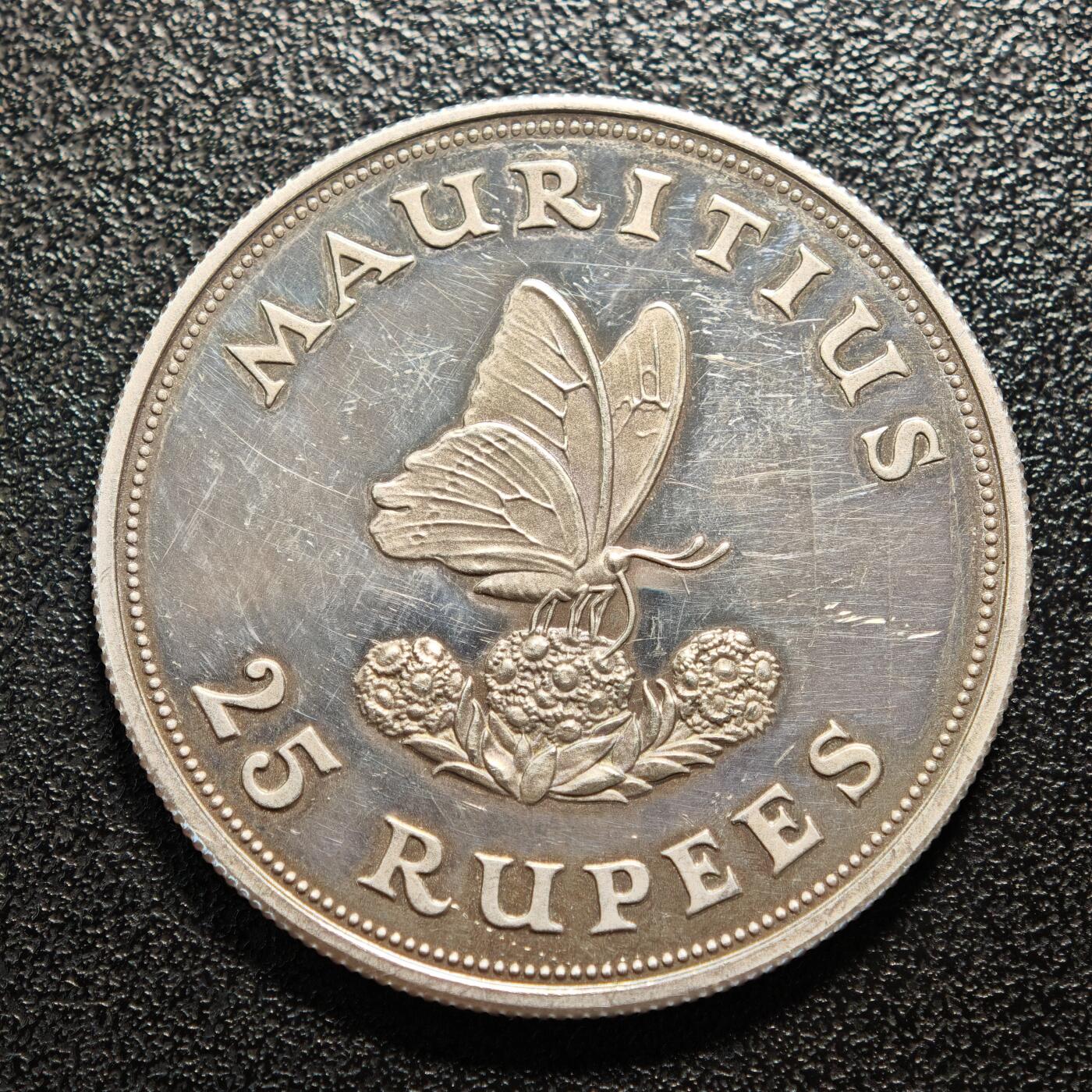 【德藏】世界币章拍卖第154期（拍品征集中~欢迎藏友联系） 1975年 毛里求斯动物保护蝴蝶25卢比纪念大银币 直径约：38.5mm；重约：28.2g