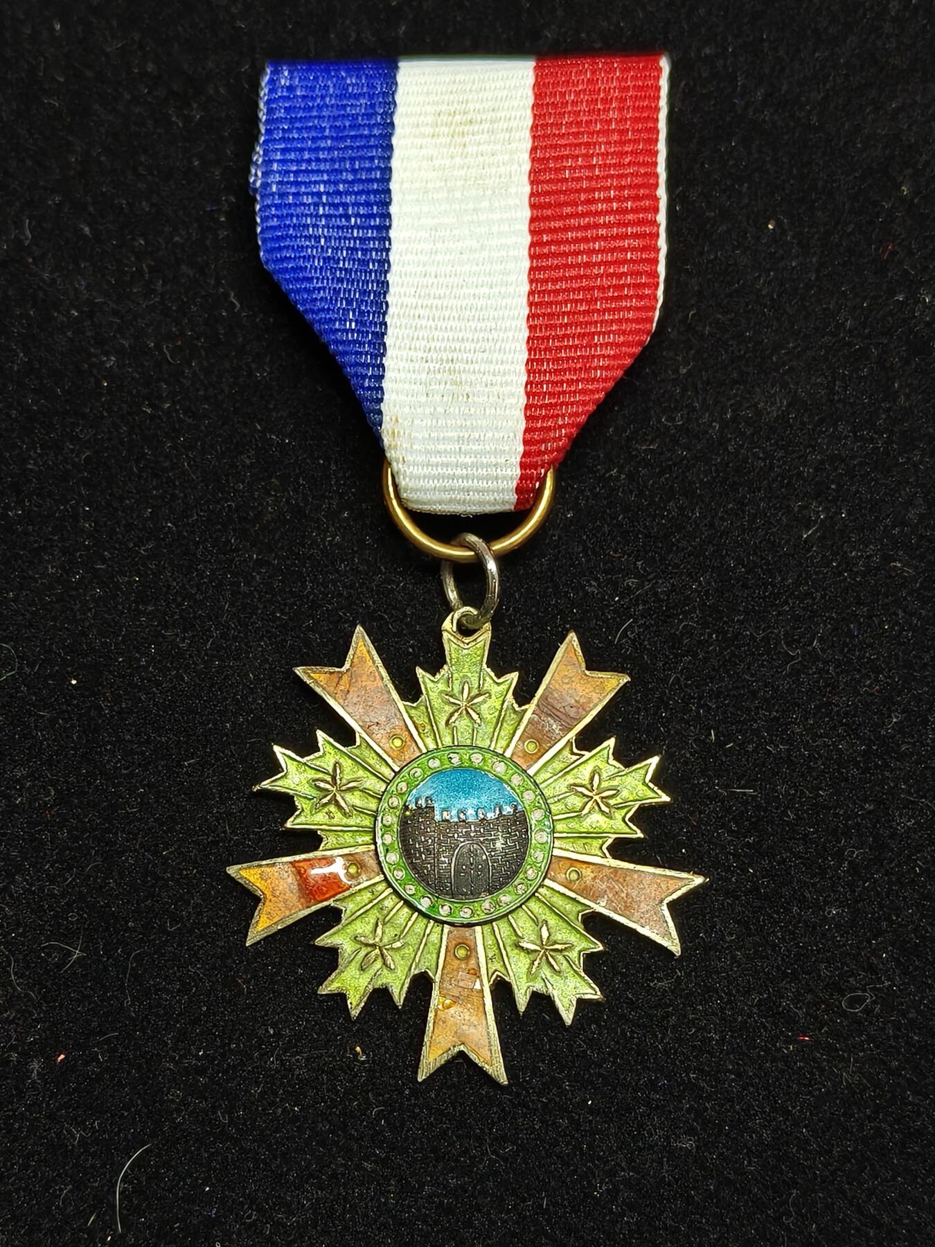 铭记历史 勿忘国耻 抗战胜利80周年精品专场 第二场 抗战时期 民国乙种一等干城奖章