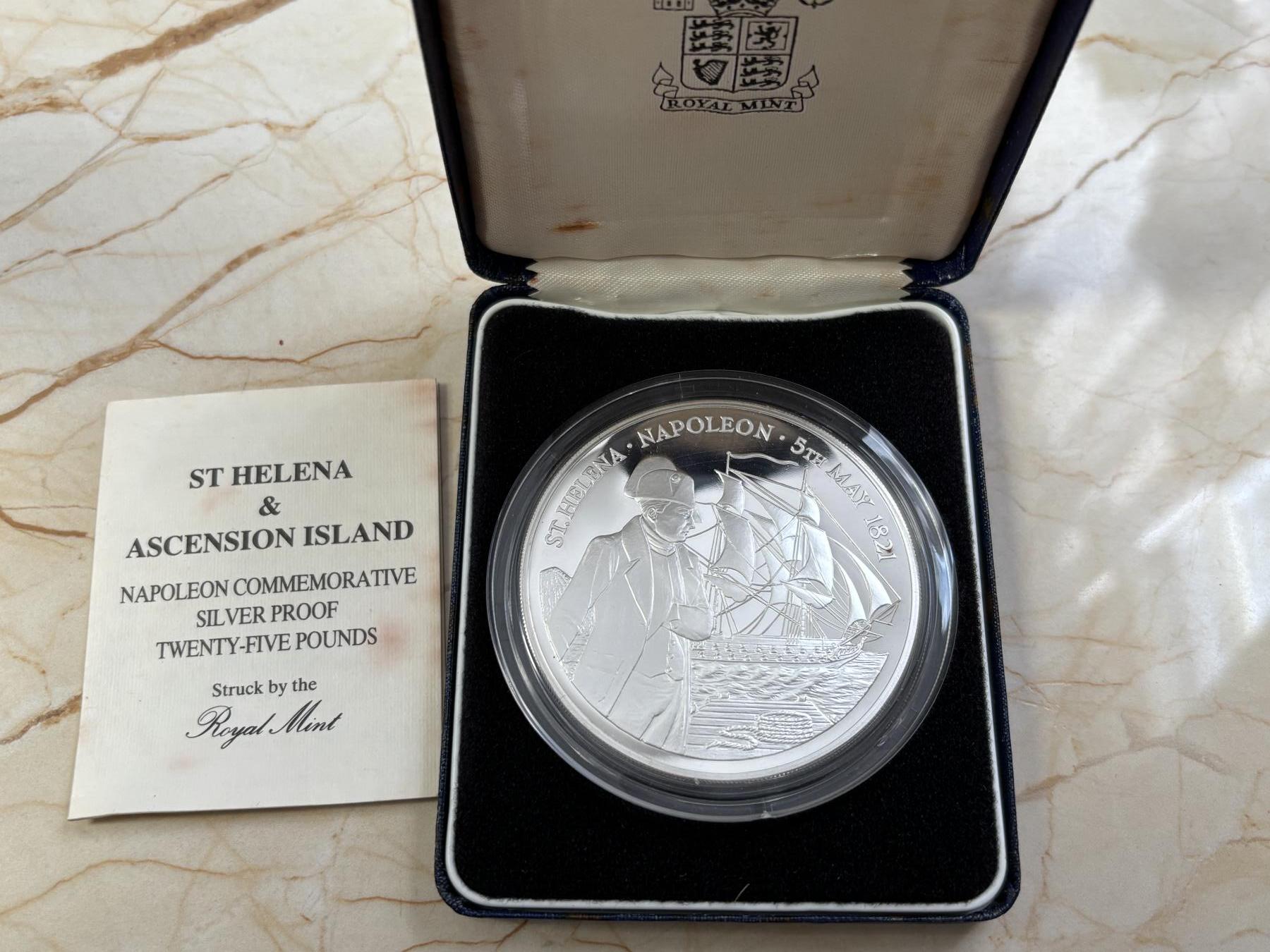 第182期拍卖 阿森松1986年拿破仑5盎司精制纪念大银币带盒证书，999银，155.5克，发行15000枚，有氧化