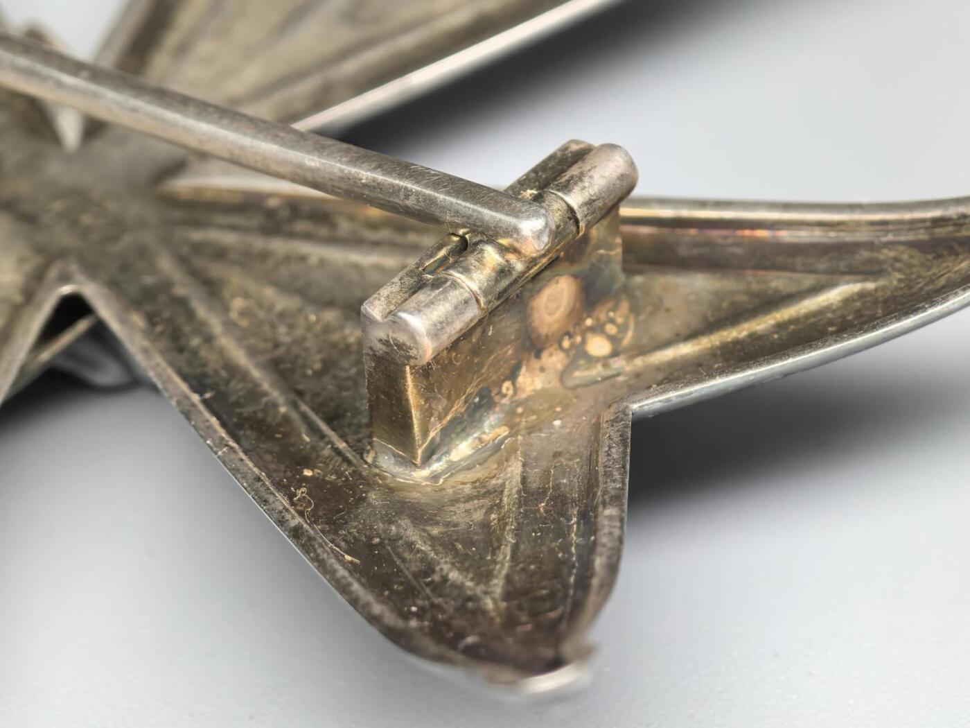 小驴勋章奖章收藏11月22日周六晚六点拍卖（珍爱和平，收藏战争，铭记历史，勿忘国耻，忠党爱国。有偿代拍，送拍规则在简介最后，参拍须阅读规则后再参拍，关系到运费包装发货时效真假辨别等关键信息，拍卖时不再发原图，看大图店主微信码在拍卖店铺介绍里） 瑞典北极星勋章，指挥官一级北极星勋章，银质星芒章，C.F.CARLMAN造，背杆基座内部有清晰的厂标银戳和年份戳