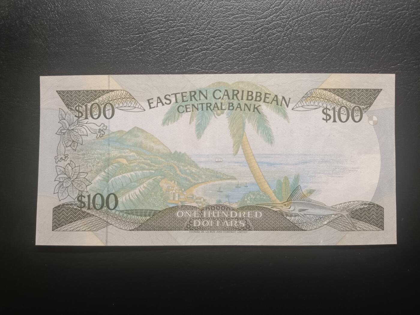 2025十一月第五期，总第203期 东加勒比共同体1985版100元AUNC圣卢西亚印刷，中年女王和海滩椰林，少见最高面值