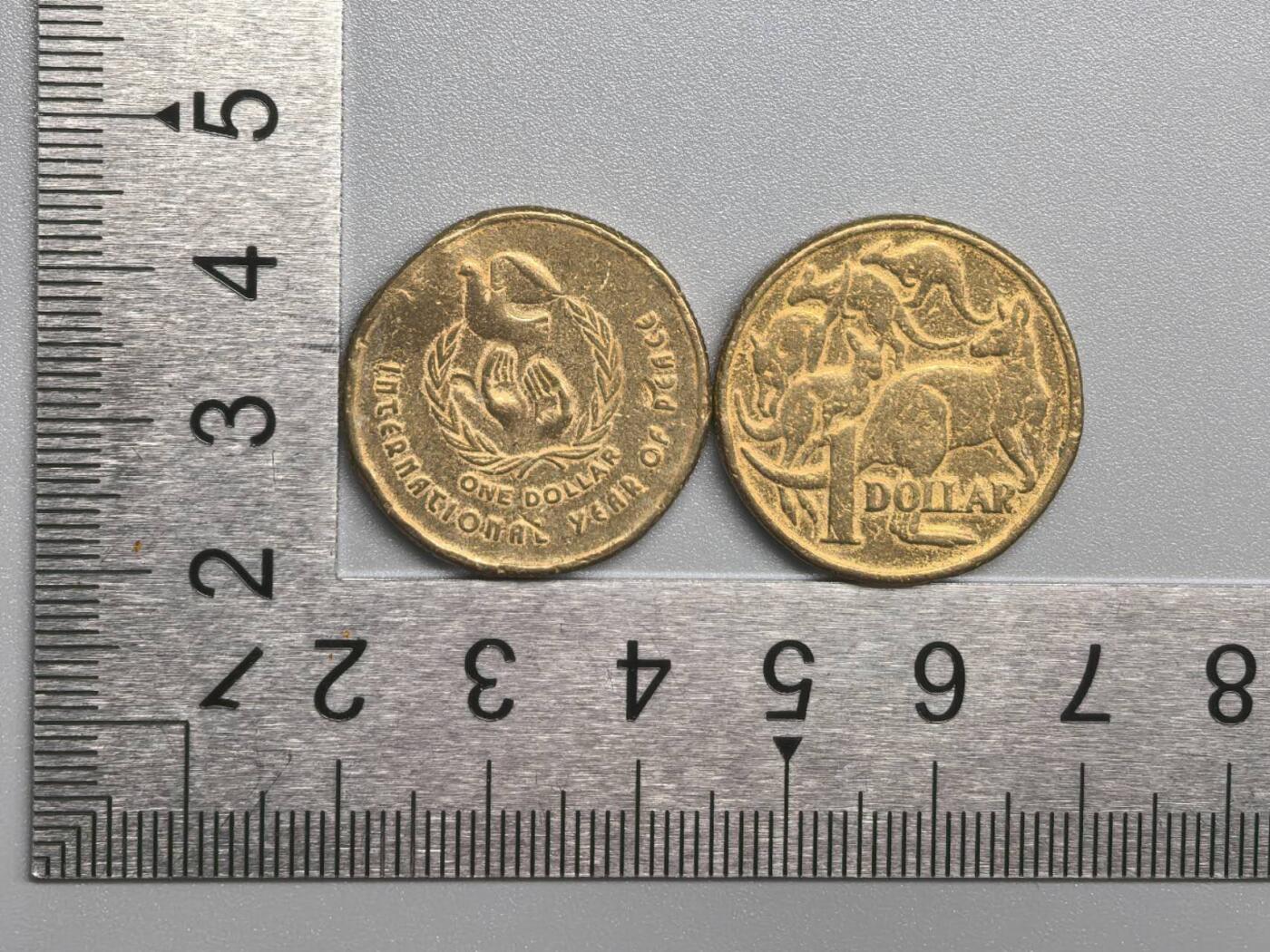 小驴勋章奖章收藏11月22日周六晚六点拍卖（珍爱和平，收藏战争，铭记历史，勿忘国耻，忠党爱国。有偿代拍，送拍规则在简介最后，参拍须阅读规则后再参拍，关系到运费包装发货时效真假辨别等关键信息，拍卖时不再发原图，看大图店主微信码在拍卖店铺介绍里） 澳大利亚84、86年两种头像1元硬币一对