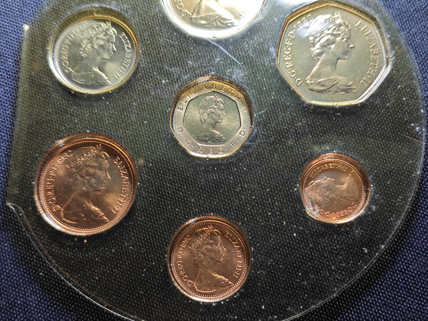 KK钱币收藏小铺 （套币 好品/批量散币 银币）专场  2月预留时间 周末发货  1982英国大小面值清年一套