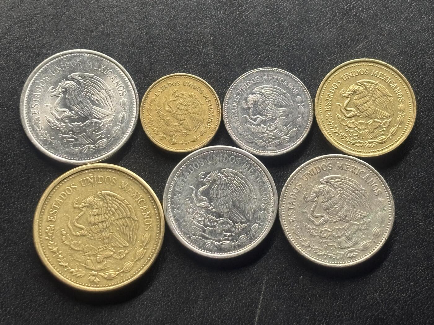 邮泉阁限时拍卖第三十六场 美洲硬币专场（硬币在国外。请付邮费6元。） 墨西哥1980年代7枚