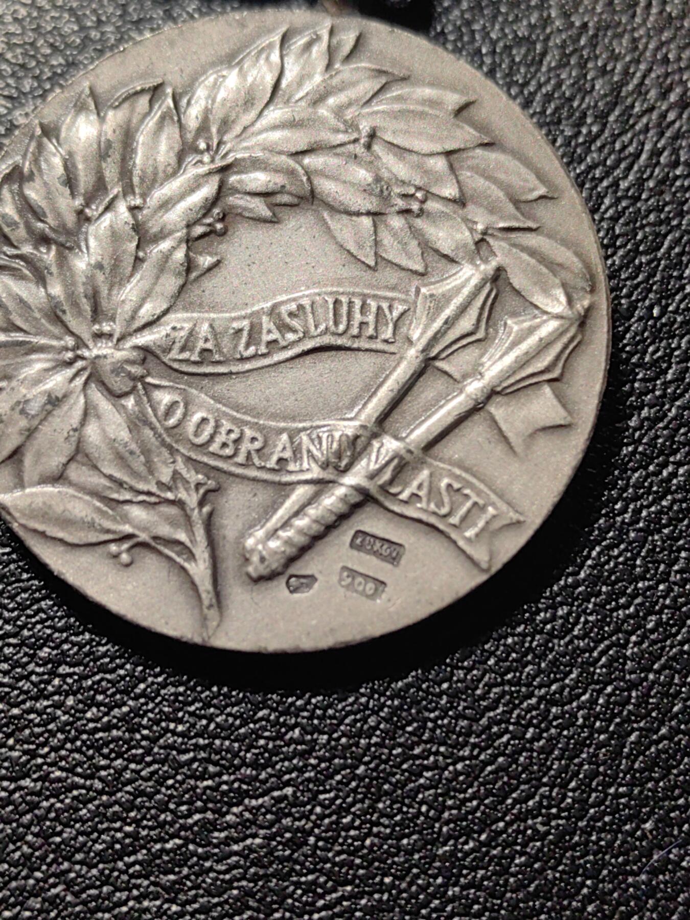 靖甫拍卖第十一场 捷克斯洛伐克保卫祖国有功奖章 银质打银标 银章体重23.2克 纯银价243