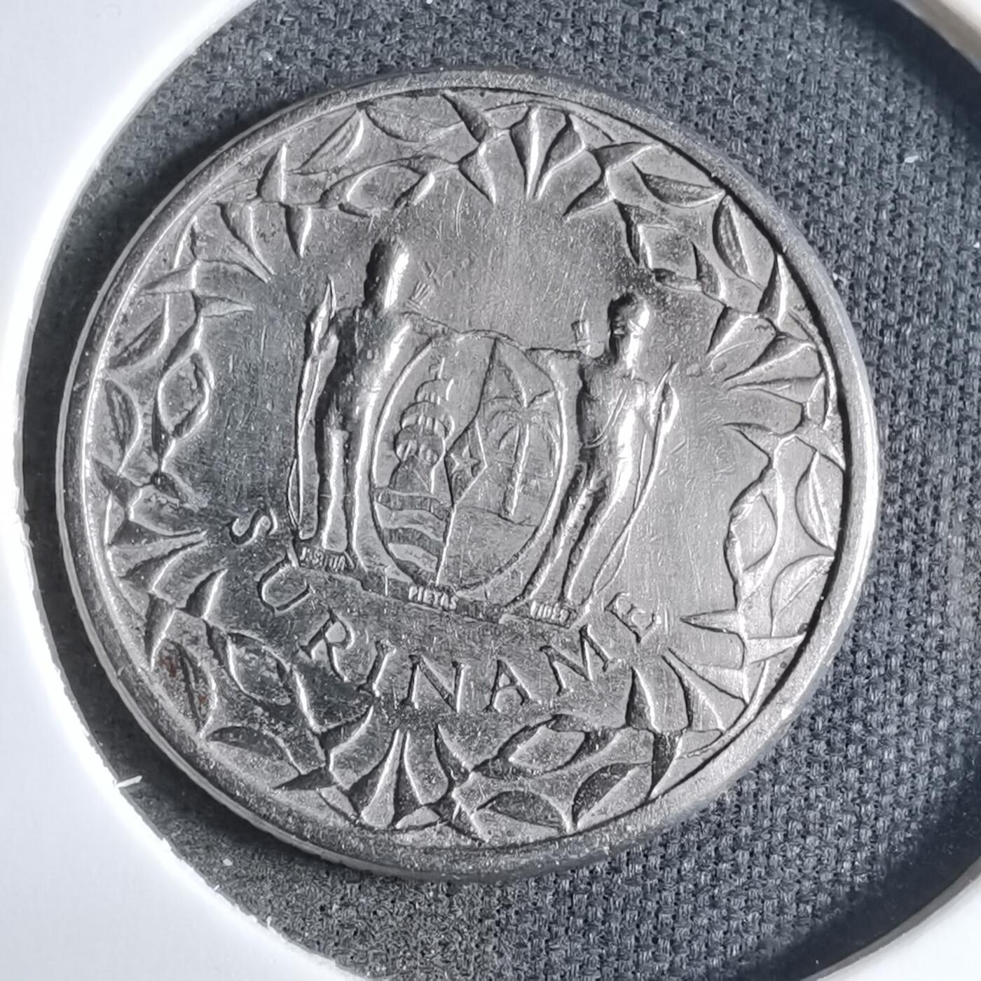 沼泽如烟--第909场 苏里南1962年25分