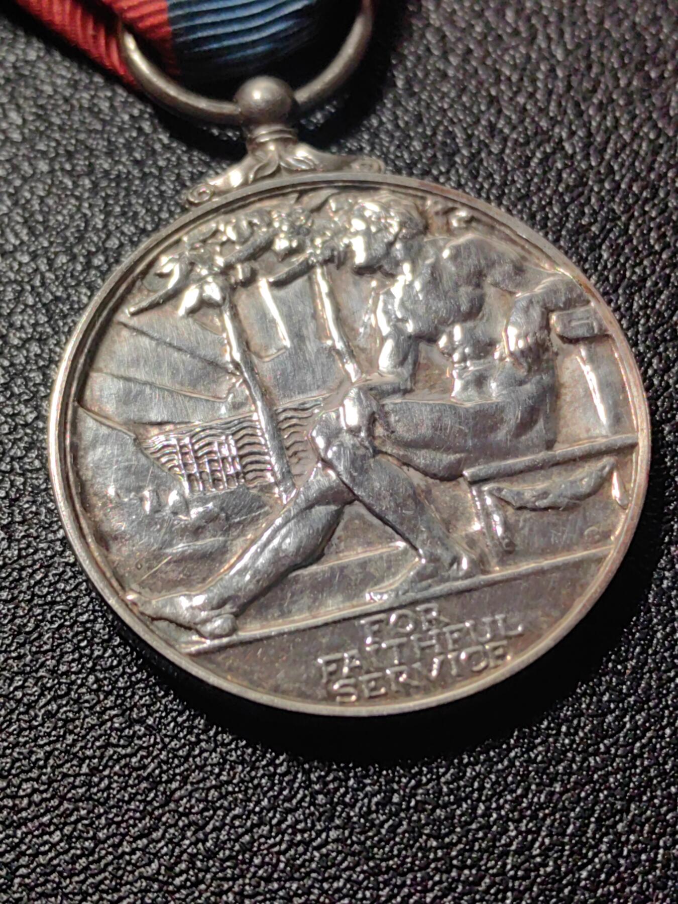 靖甫拍卖第十一场 英国帝国服务奖章带原盒 原盒拉胯