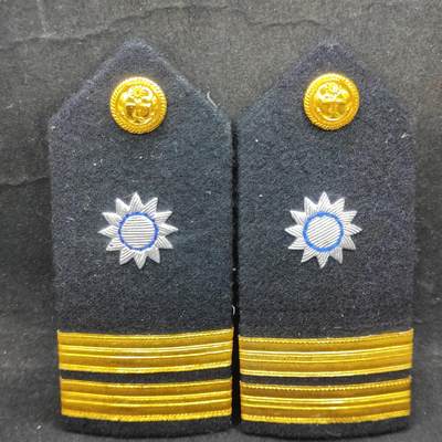 0元起拍勋章 第312期 咸鱼国勋章拍卖专场 11月23日（周日）下午6：00开始 - 民国海军早期冲压肩章 上尉阶级