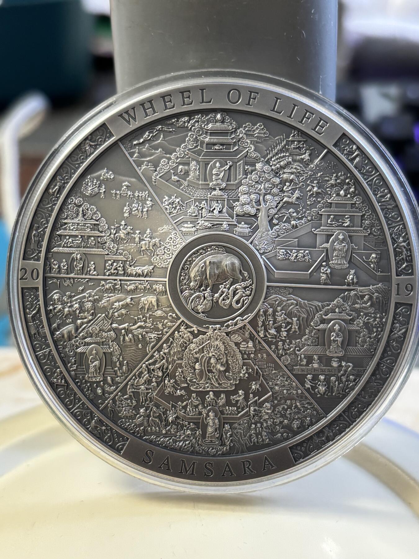 第182期拍卖 库克2019年考古生命之轮高浮雕仿古3盎司纪念银币，999银，发行333枚，盒子有破