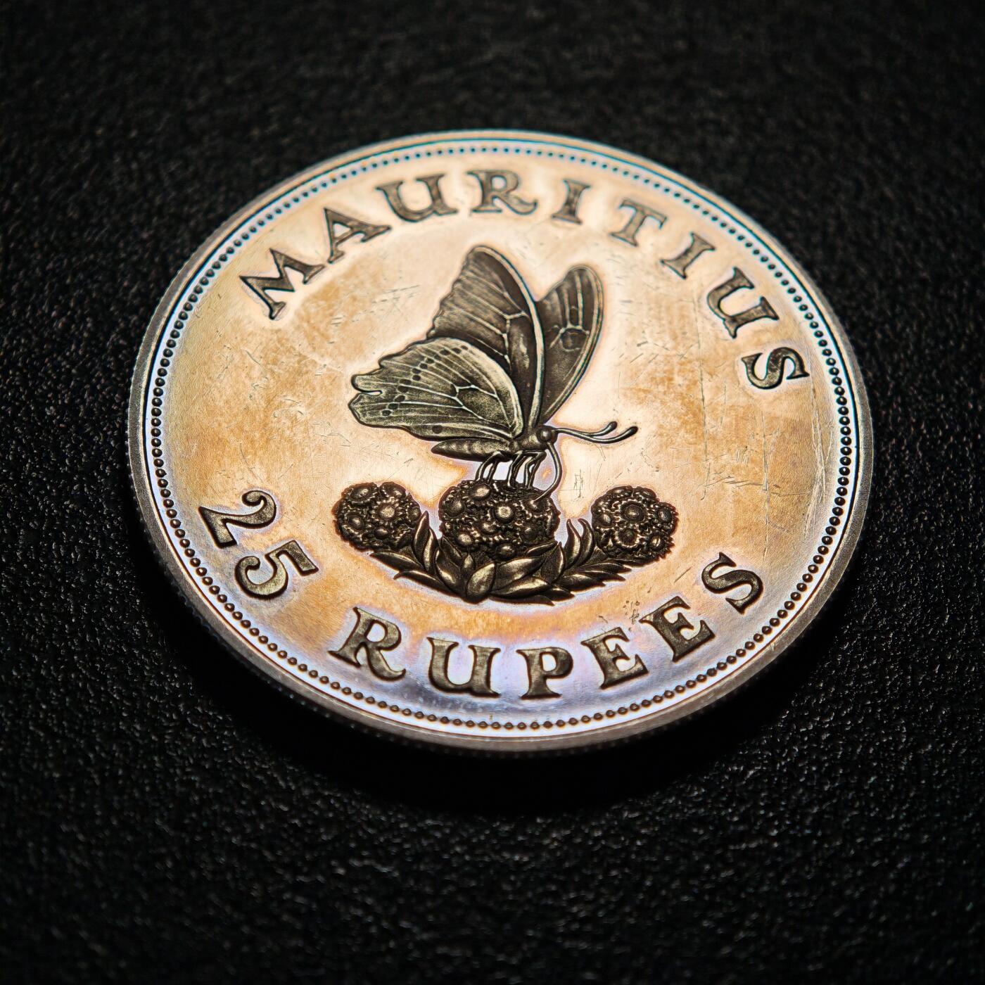 【德藏】世界币章拍卖第154期（拍品征集中~欢迎藏友联系） 1975年 毛里求斯动物保护蝴蝶25卢比纪念大银币 直径约：38.5mm；重约：28.2g