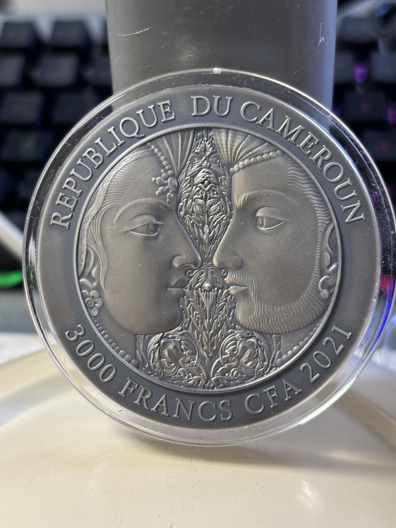 第182期拍卖 喀麦隆2021年爱情系列爱经3盎司高浮雕仿古彩银币，999银，发行500枚，有掉漆