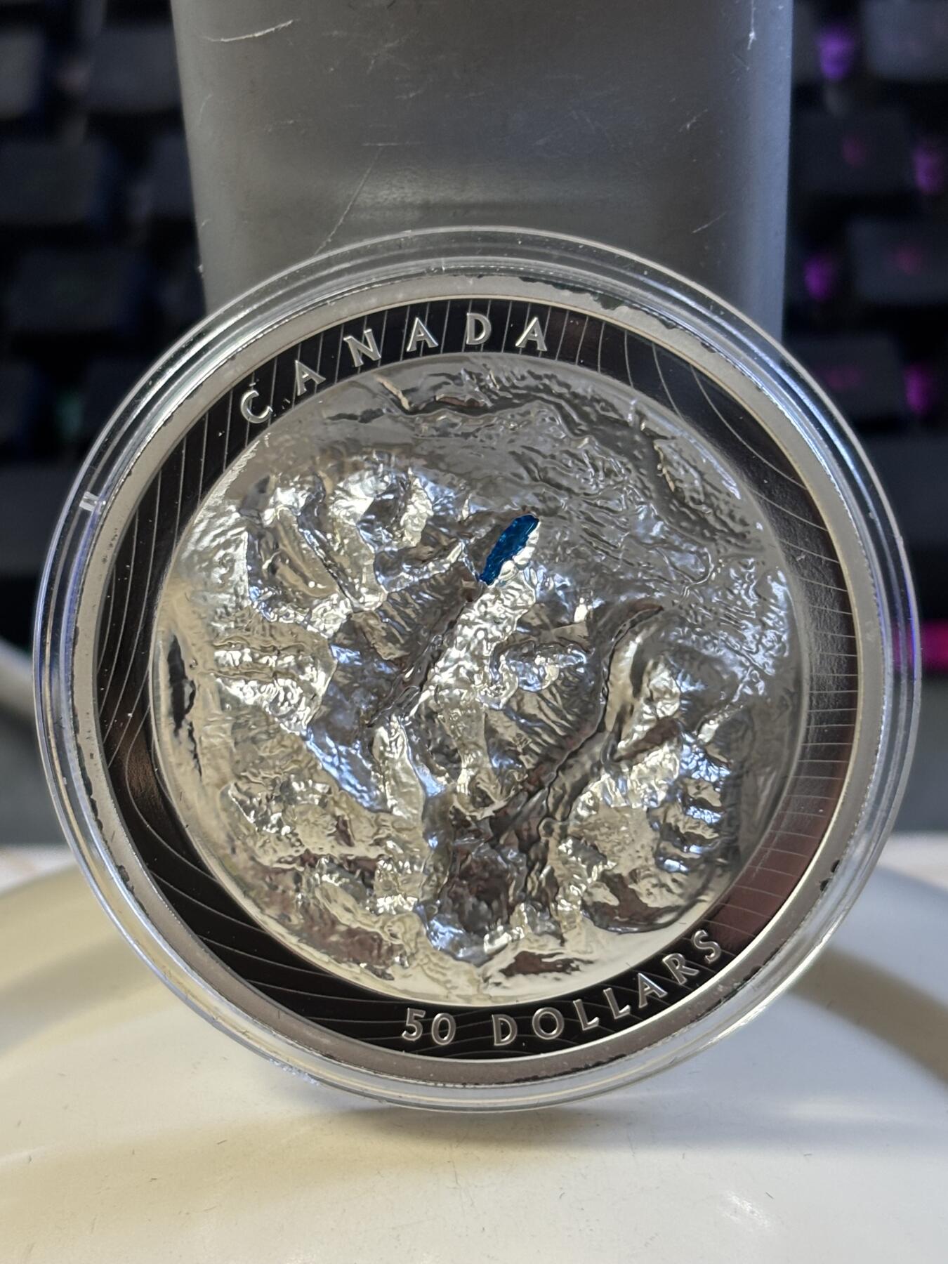 第182期拍卖 加拿大2021年落基山脉明珠路易斯湖潮高浮雕银币，9999银，82.3克，发行3000枚