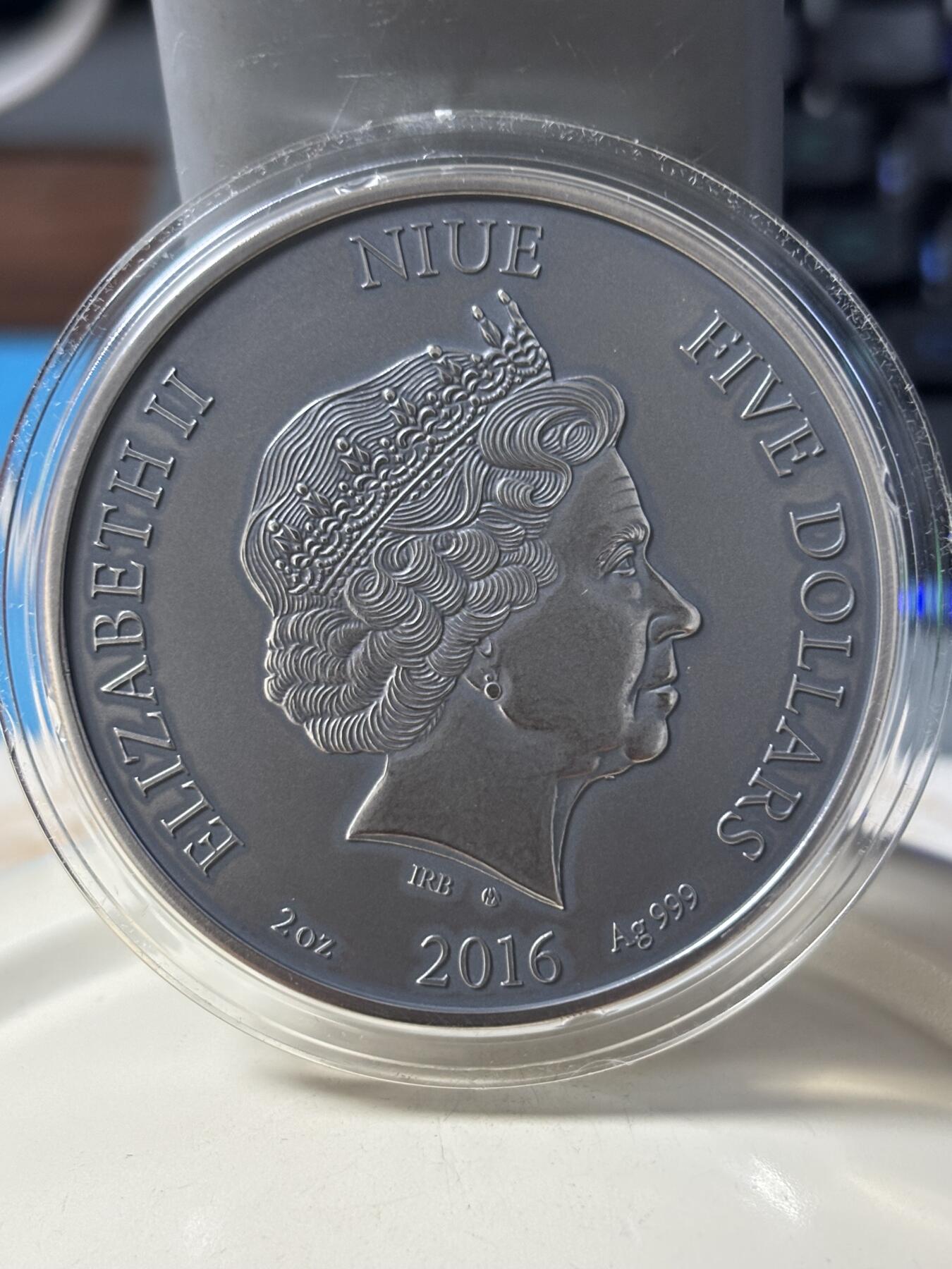 第182期拍卖 纽埃2016年新艺术猫高浮雕手工仿古彩色2盎司银币,999银，发行500枚