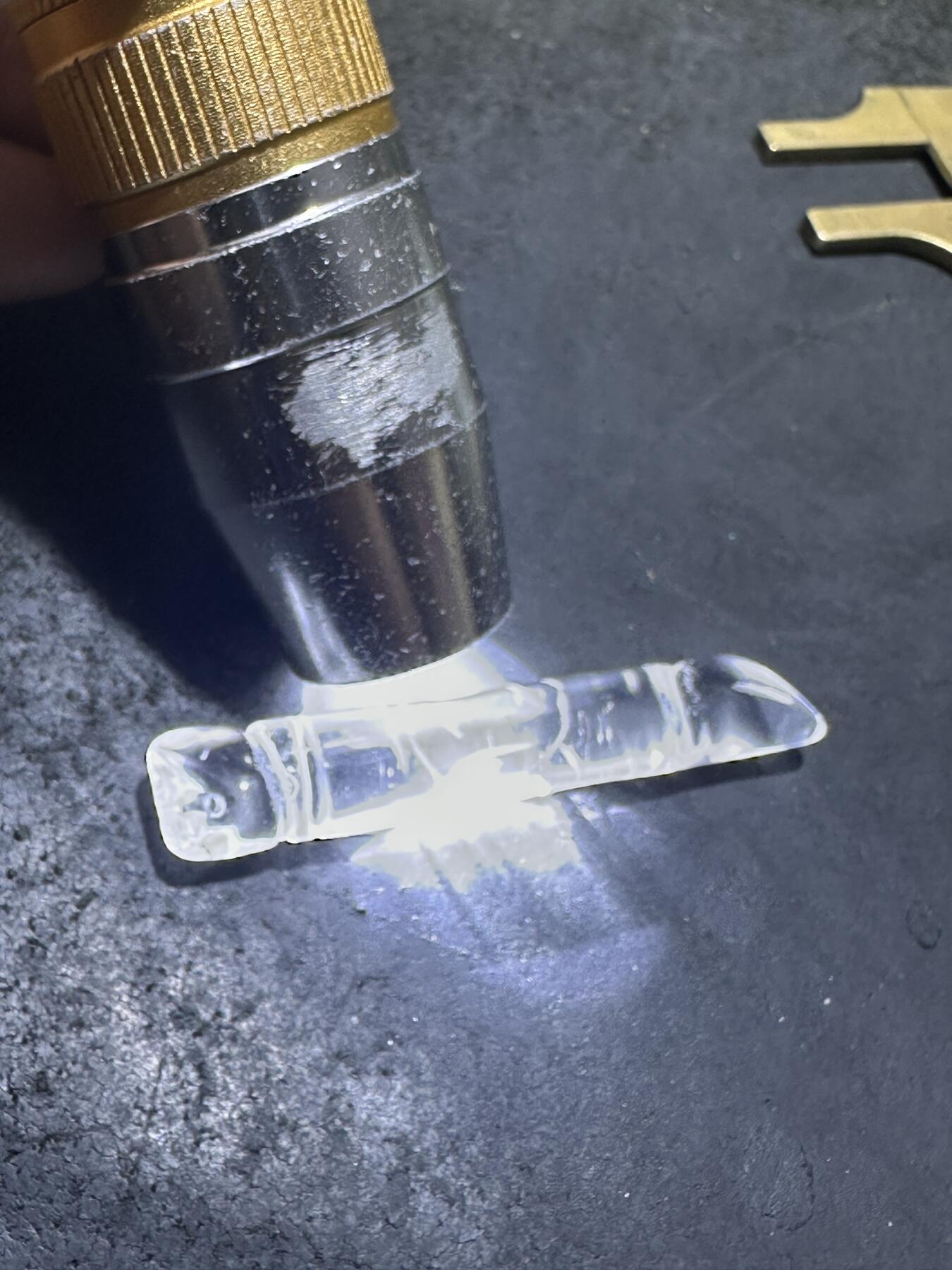 精美白水晶雕刻文昌笔一支！