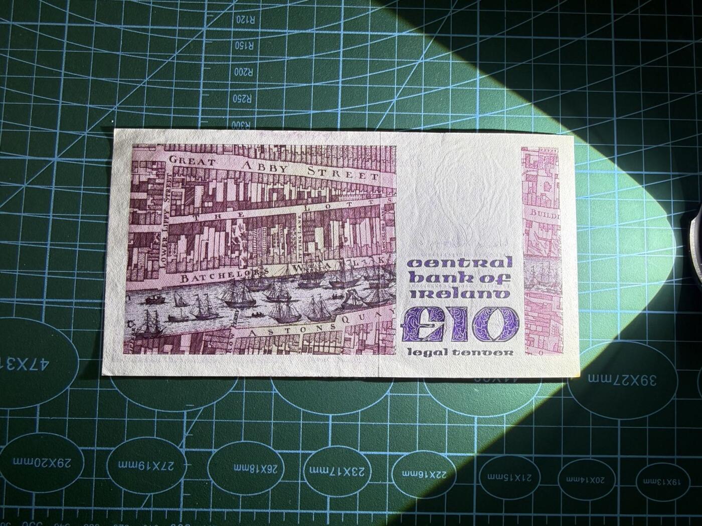 【炜奕收藏】，第五十一期 1988年爱尔兰10镑，品相如图，号码无47