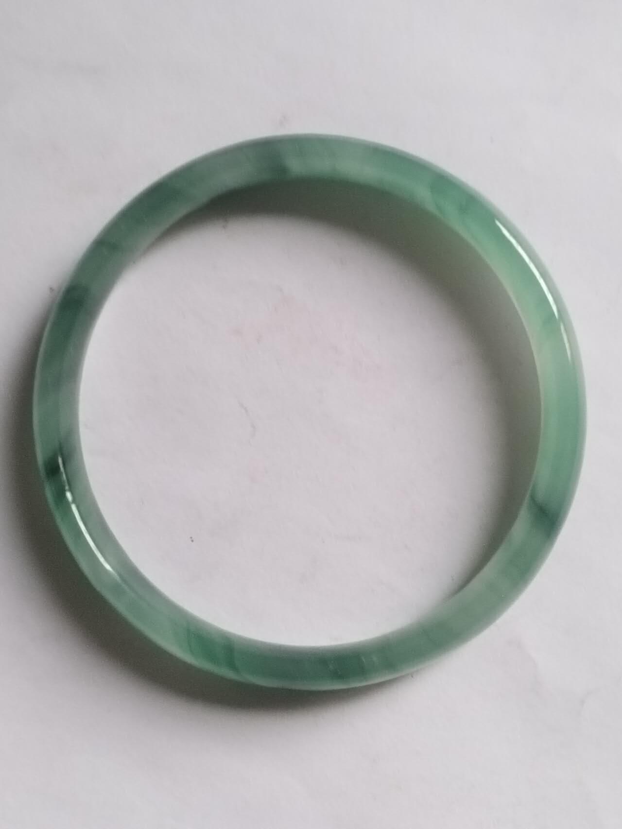 玉石 手镯 手串 翡翠飘花手镯。