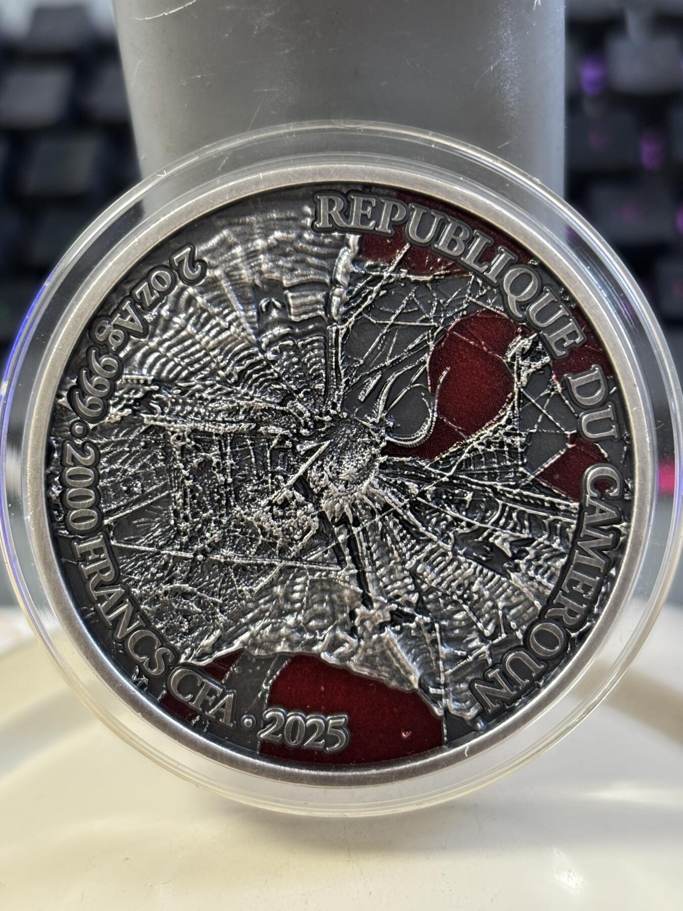 第182期拍卖 喀麦隆2025年火焰狼蛛高浮雕仿古2盎司银币无盒证书，999纯银，发行量199