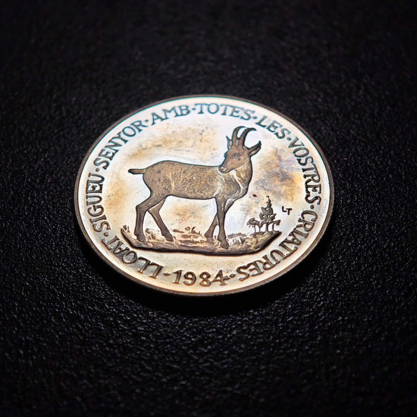 【德藏】世界币章拍卖第154期（拍品征集中~欢迎藏友联系） 2枚一组 1984年 安道尔野生动物20第纳尔纪念银币 及 2005年 德国世界杯10欧元纪念银币 直径约：32.3mm/10E，34.9mm/20D；重约：18.1g/10E，16.1g/20D