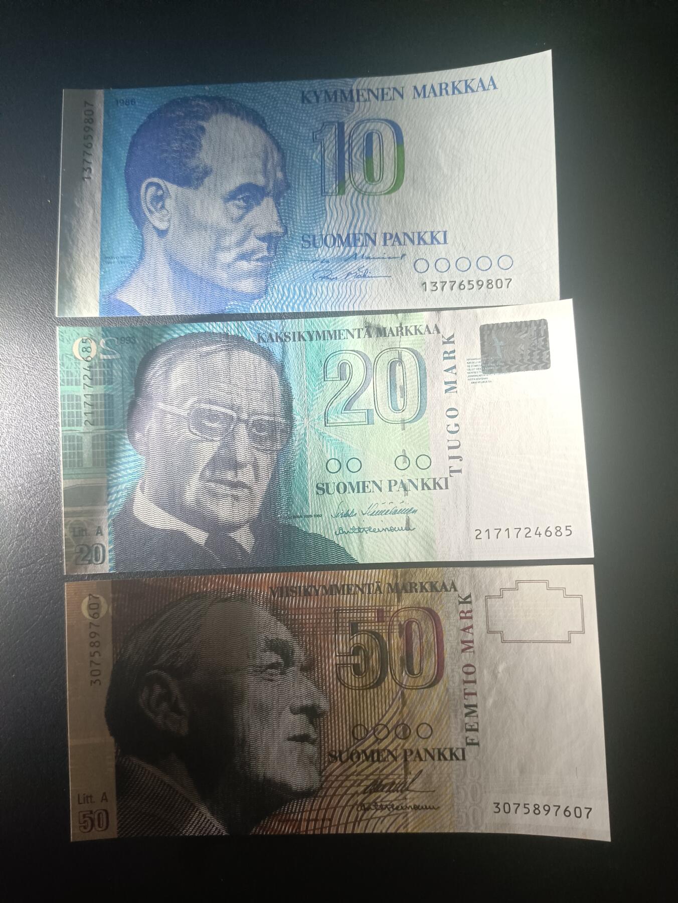 2025十一月第五期，总第203期 【地】芬兰套钞批量三张UNC—UNC-