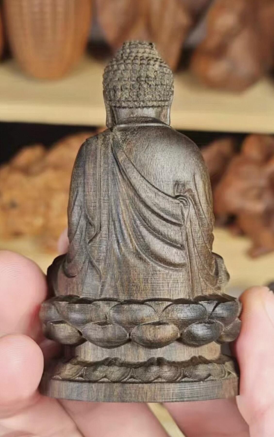 江南站杂件场 保真沉香木如来佛摆件，微瑕疵尺寸约8厘米，雕工精细