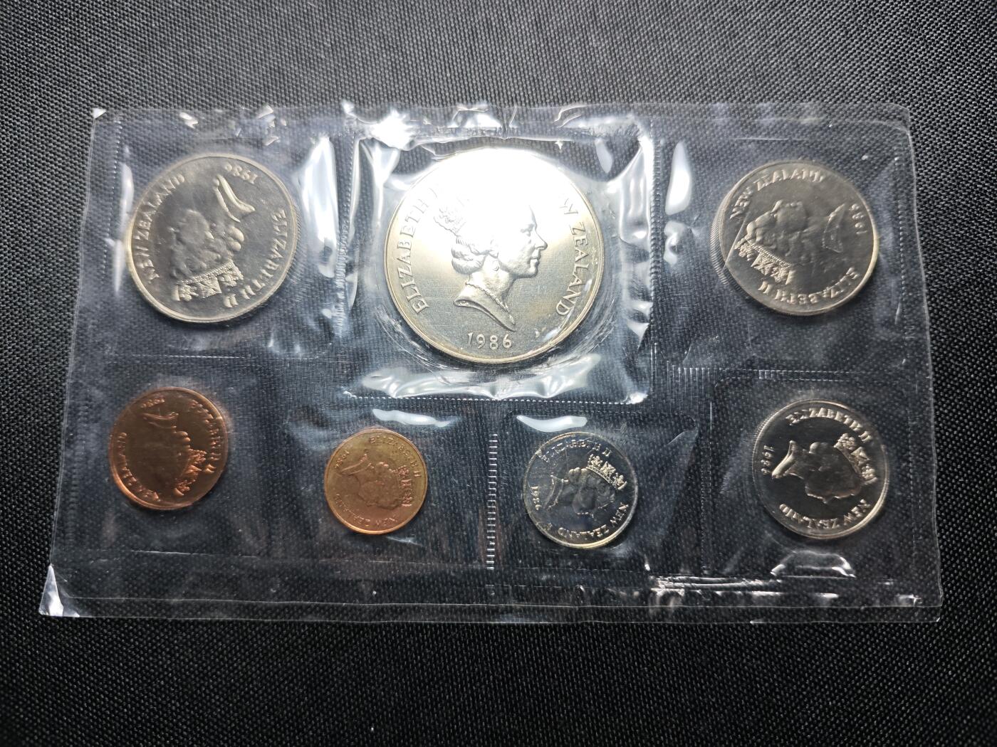 KK钱币收藏小铺 （套币 好品/批量散币 银币）专场  2月预留时间 周末发货  1986新西兰大小面值清年一套 含1元鸟类克朗币