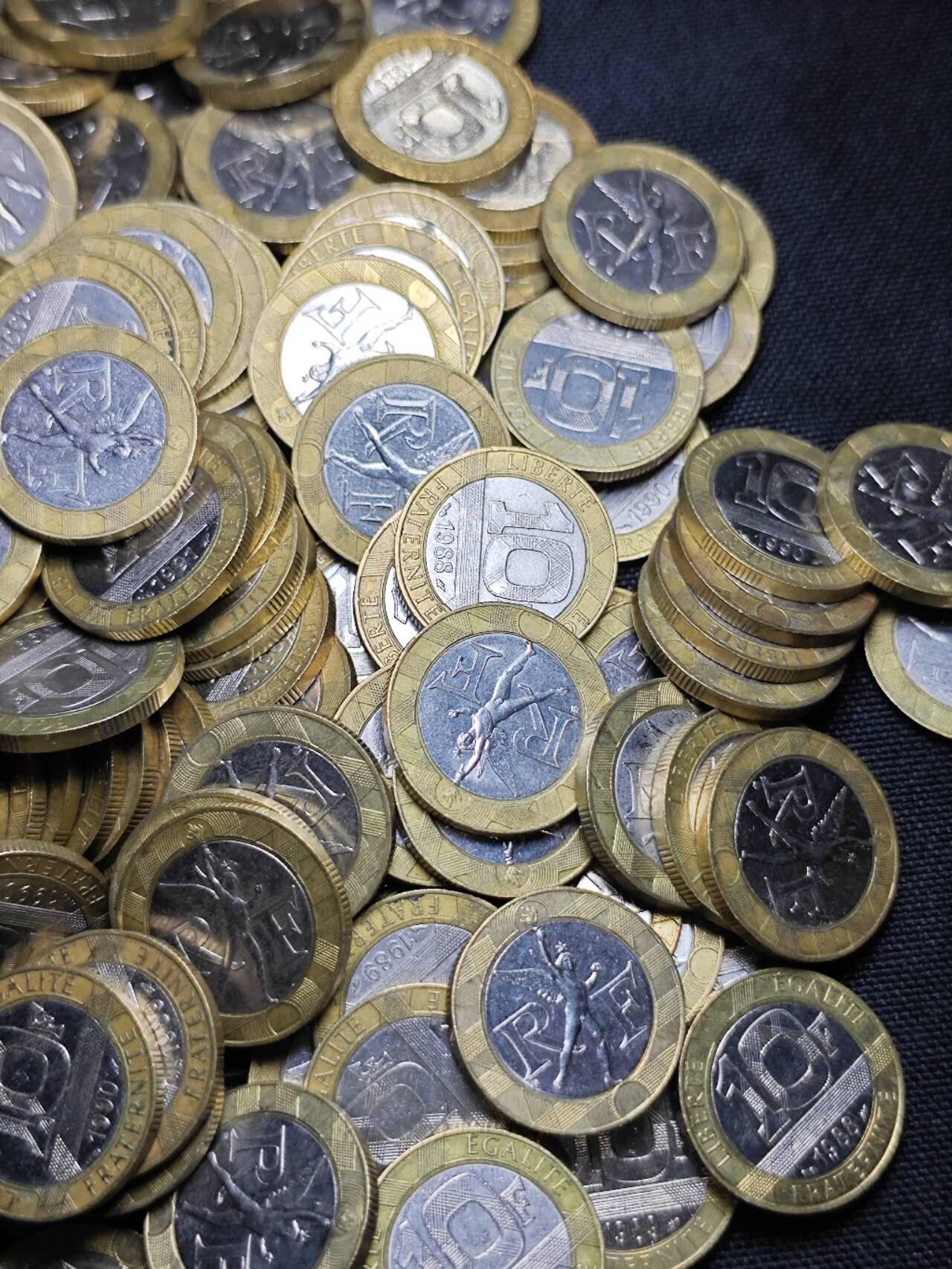 KK钱币收藏小铺 （套币 好品/批量散币 银币）专场  2月预留时间 周末发货  法国10法郎各种年份 双色币一组347枚