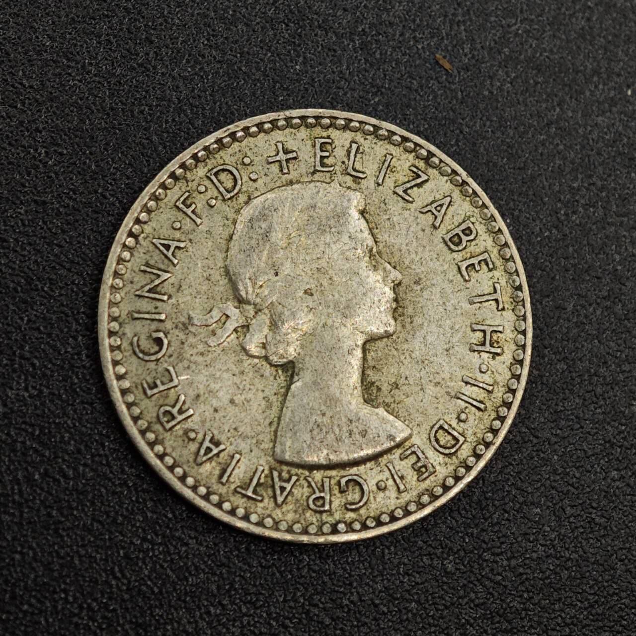 【淘币小摊】实时拍第八百零二拍   散币场   满百包邮可预留二周 每周一统一发货   澳大利亚1955年伊丽莎白二世3便士银币