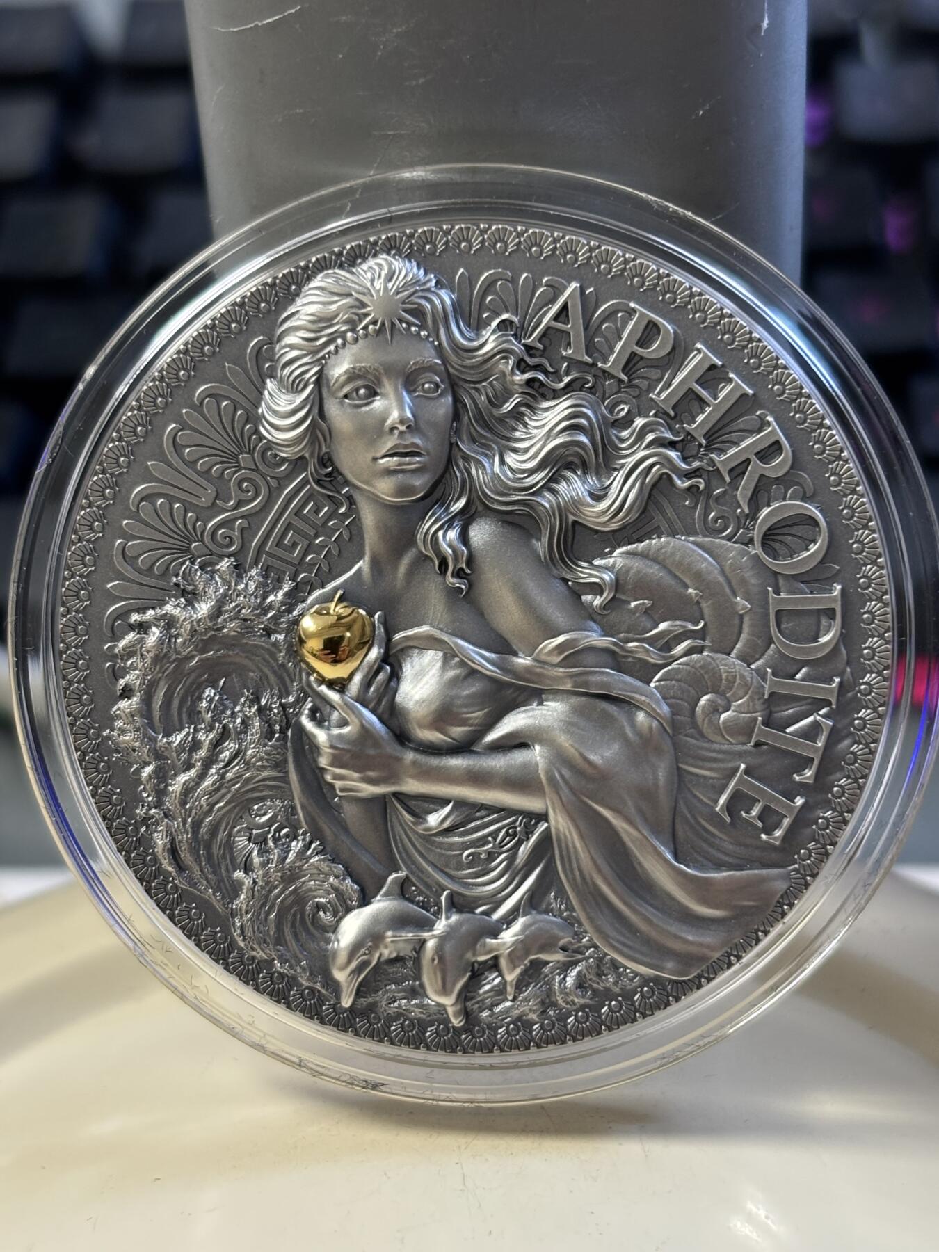 第182期拍卖 喀麦隆2022年希腊神话爱神阿芙罗狄蒂2盎司纪念银币，999银，发行量500枚，