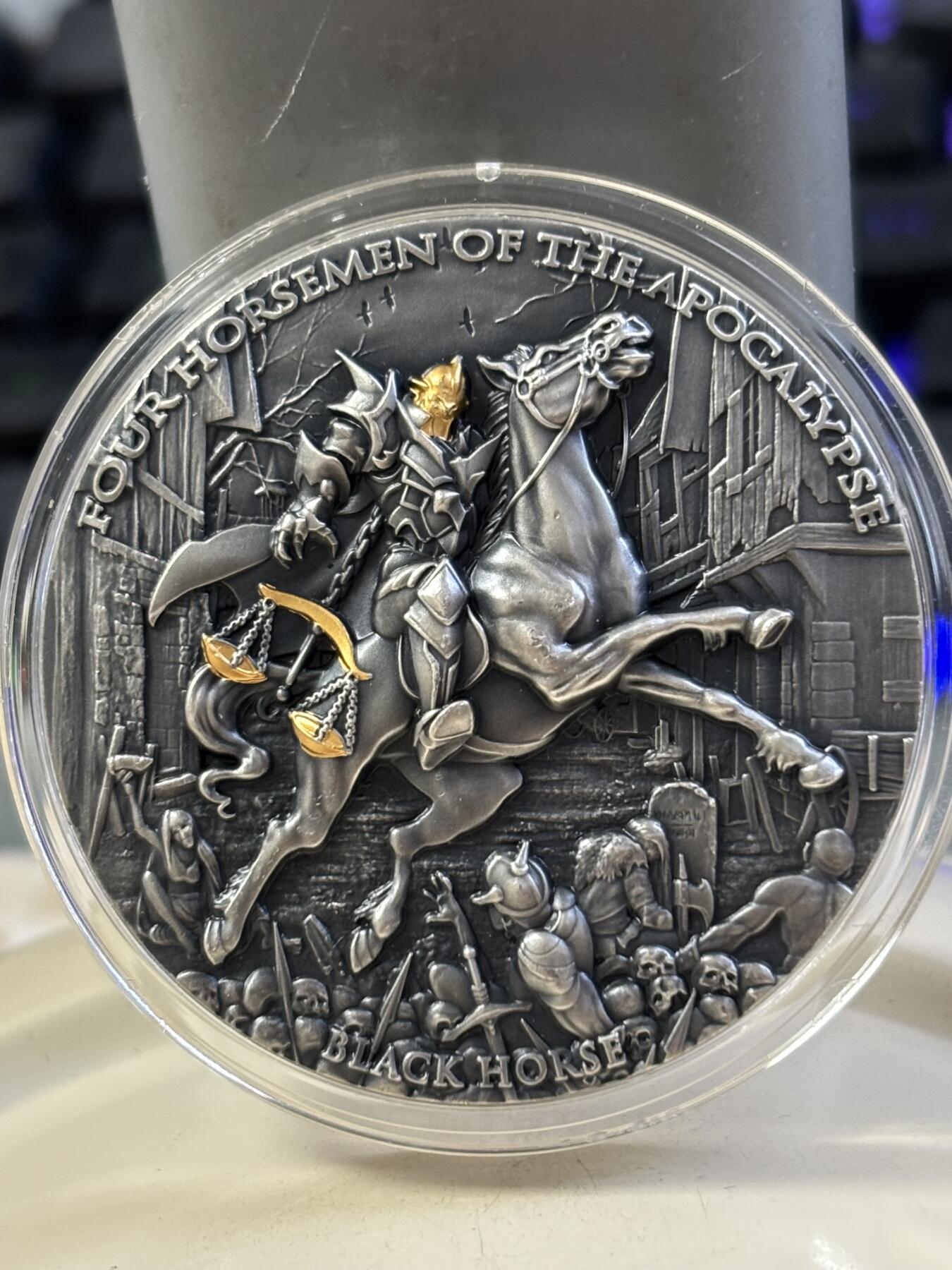 第182期拍卖 纽埃2020年天启黑马骑士镀金纪念2盎司银币无盒证书，999纯银，发行量500