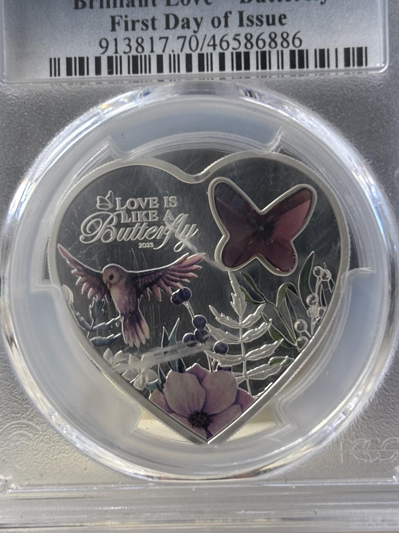 第182期拍卖 库克2023年情人节镶嵌蝴蝶心形彩银币PCGS-PR70无盒无证书，999银，20克，发行2023枚，评级盒有瑕疵