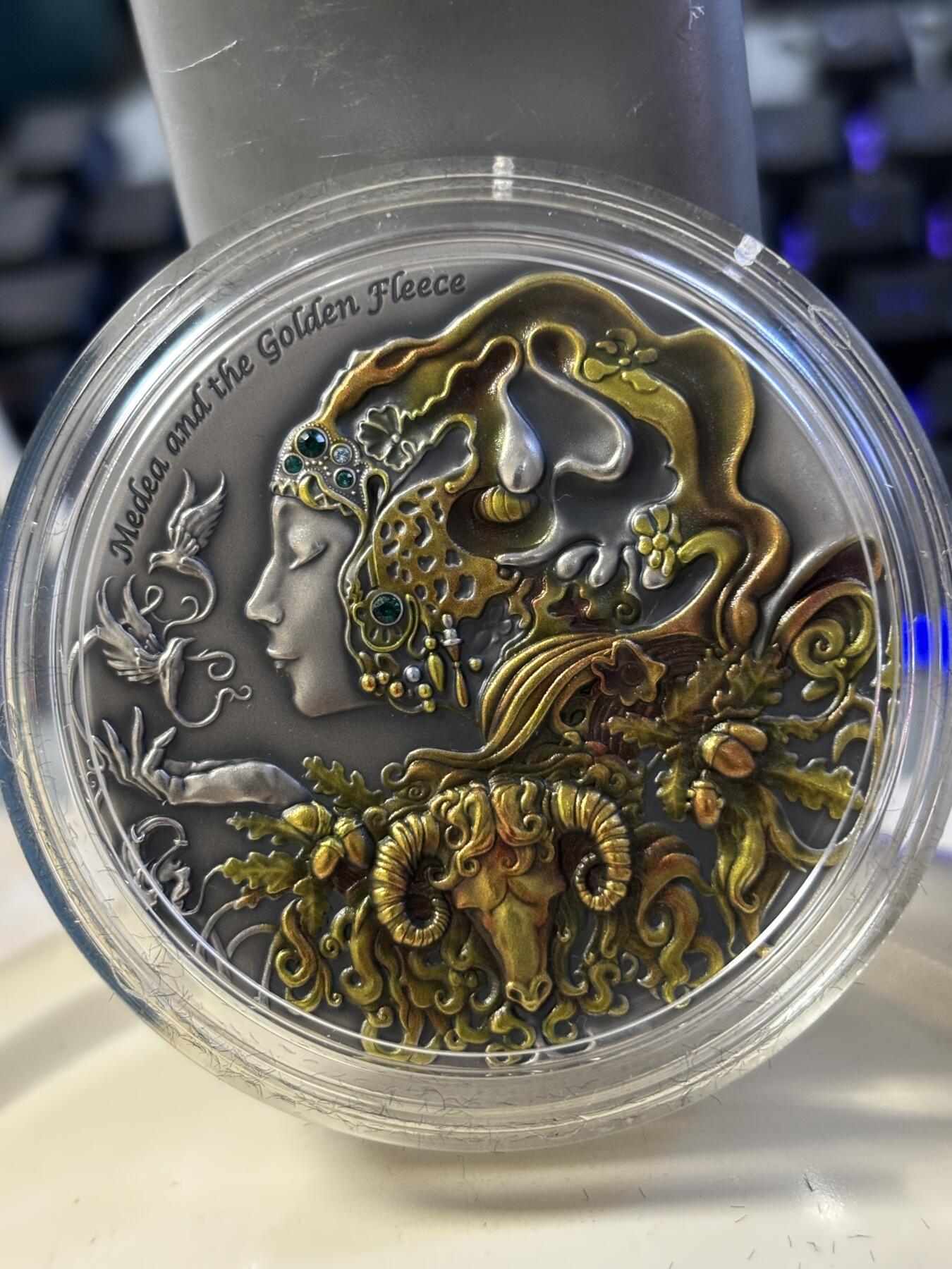 第182期拍卖 纽埃2021年金羊毛系列1美狄亚2盎司高浮雕彩色银币原盒证书，999银，发行量500枚，