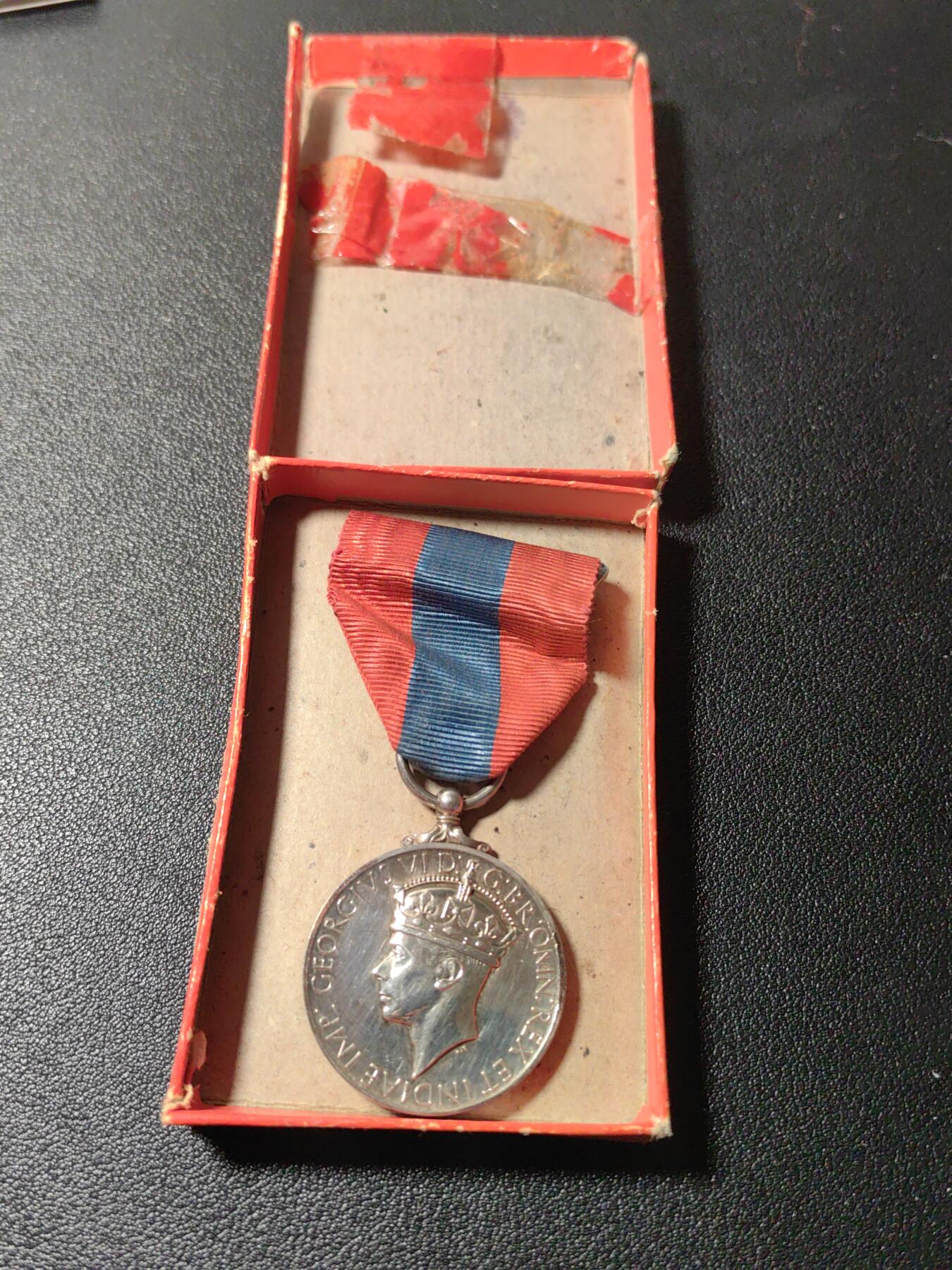 靖甫拍卖第十一场 英国帝国服务奖章带原盒 原盒拉胯