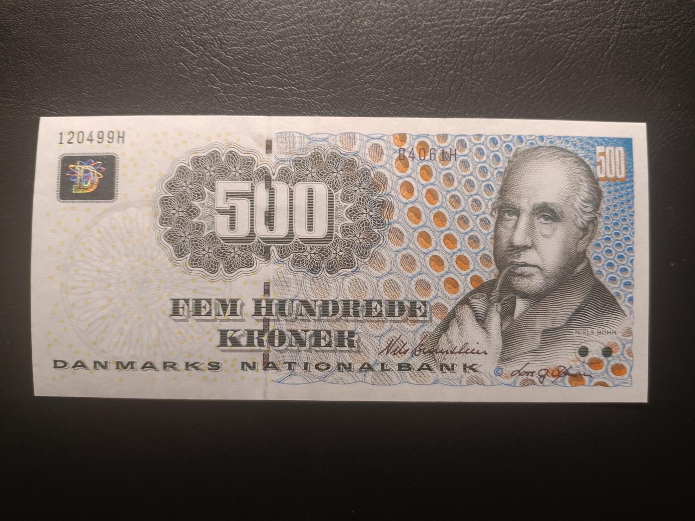 2025十一月第五期，总第203期 丹麦2006年500克朗UNC，物理学家玻尔和圣乔治屠龙银饰