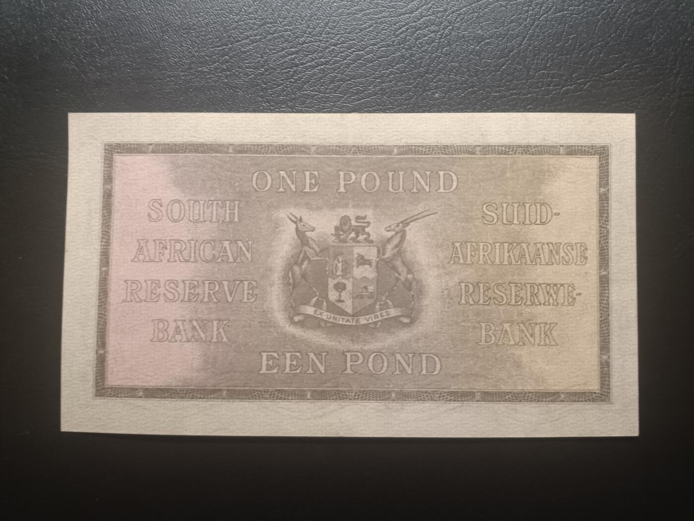 2025十一月第五期，总第203期 南非1946年1镑UNC-英文在前版本无47，大帆船和国徽，少见早期南非镑品种
