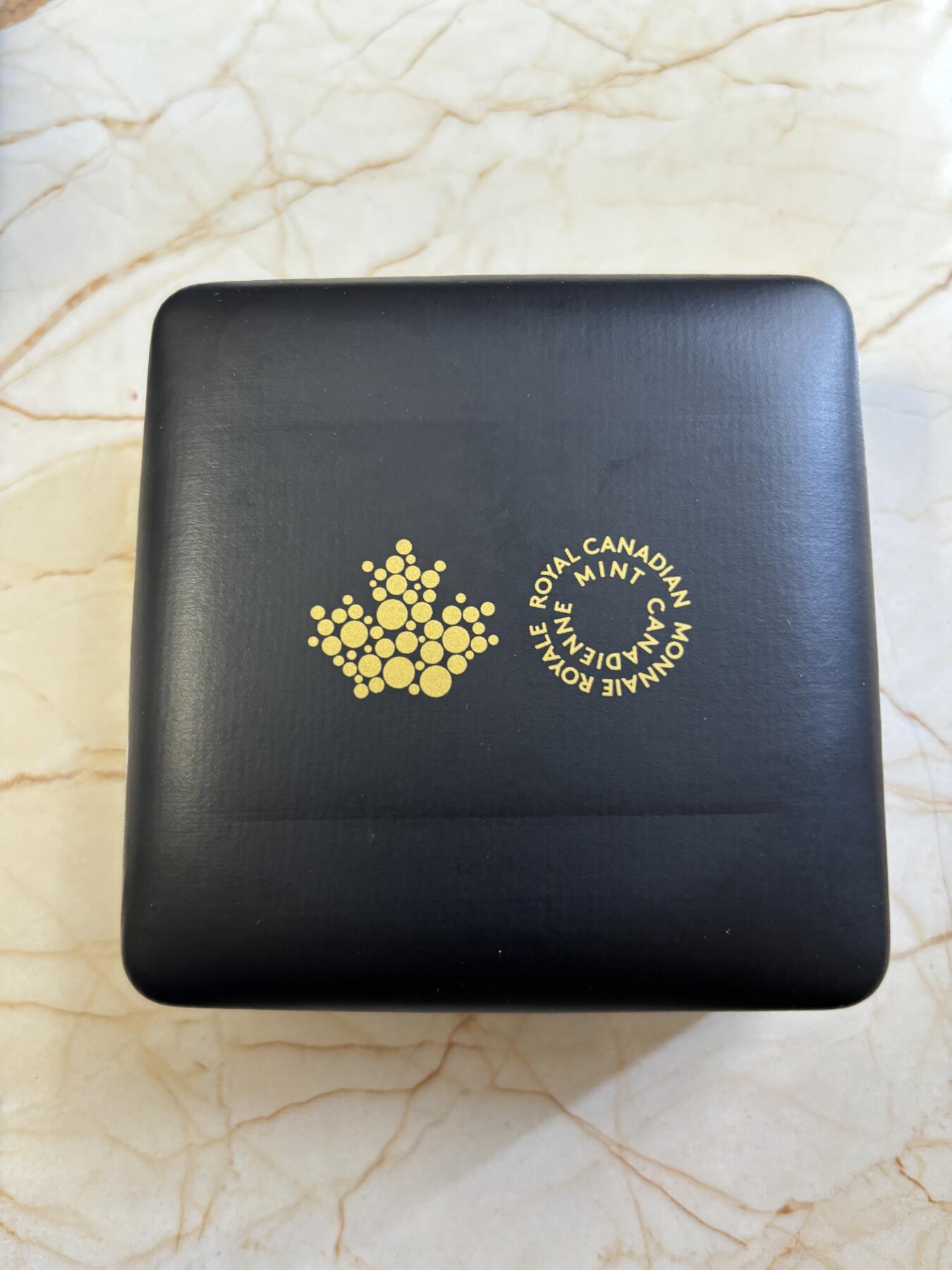 第182期拍卖 加拿大2021年落基山脉明珠路易斯湖潮高浮雕银币，9999银，82.3克，发行3000枚