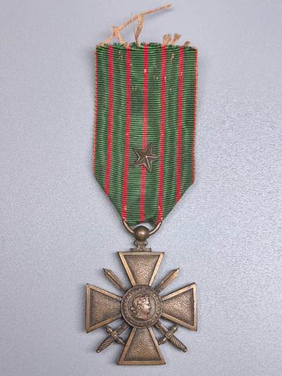 小驴勋章奖章收藏11月22日周六晚六点拍卖（珍爱和平，收藏战争，铭记历史，勿忘国耻，忠党爱国。有偿代拍，送拍规则在简介最后，参拍须阅读规则后再参拍，关系到运费包装发货时效真假辨别等关键信息，拍卖时不再发原图，看大图店主微信码在拍卖店铺介绍里） - 法国一战战争十字奖章，带团级嘉奖铜星勋饰