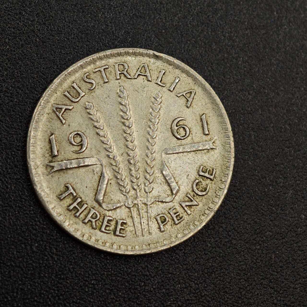 【淘币小摊】实时拍第八百零二拍   散币场   满百包邮可预留二周 每周一统一发货   澳大利亚1961年伊丽莎白二世3便士银币