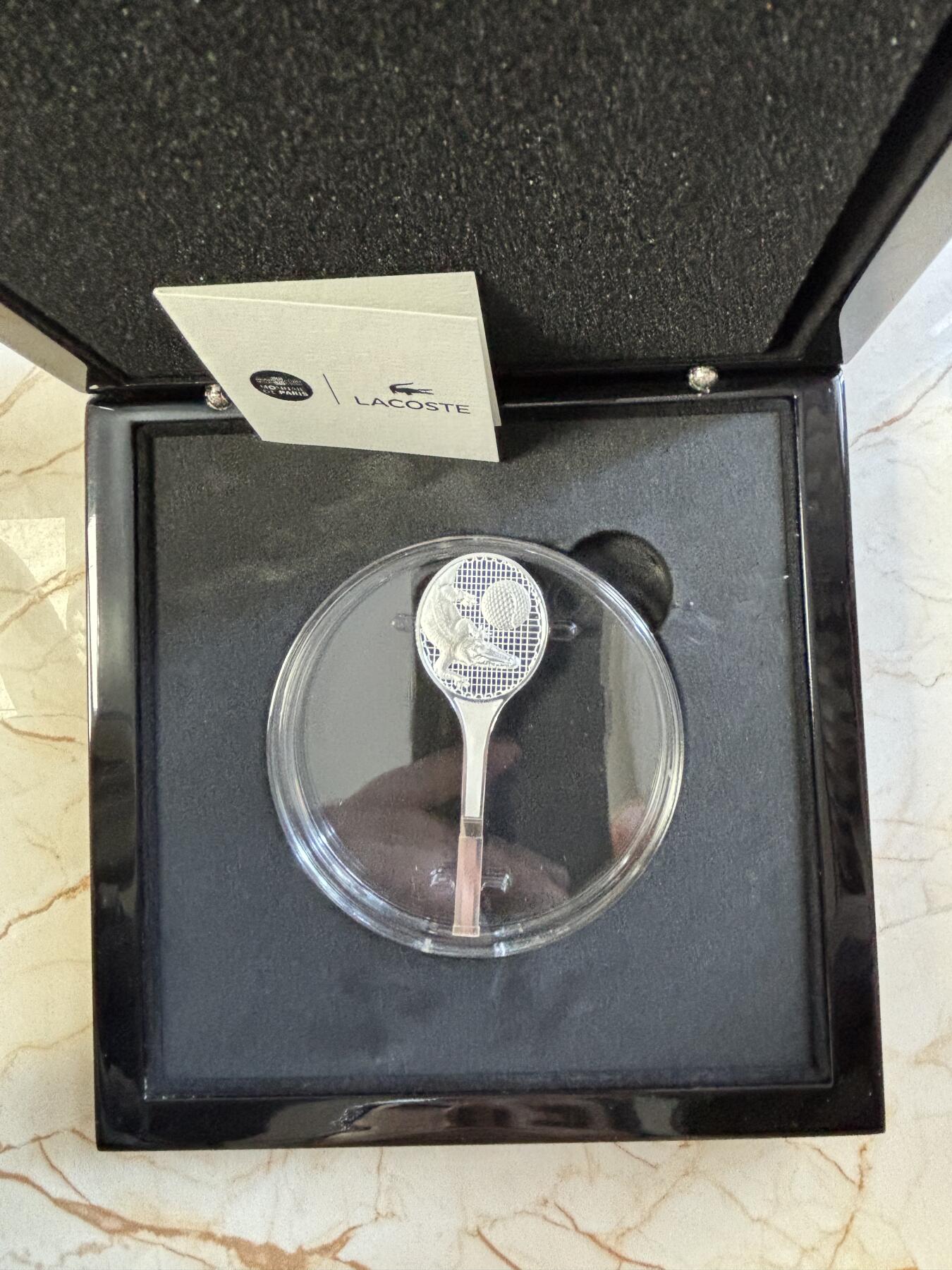 第182期拍卖 法国2023年瑰宝系列鳄鱼网球拍异形纪念银币，999银，发行6000枚，14.6克