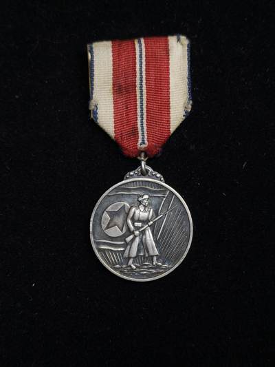 铭记历史 勿忘国耻 抗战胜利80周年精品专场 第二场 - 朝鲜 军功奖章 抗美援朝时期银制