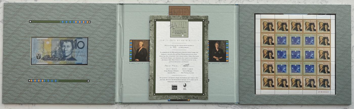 2025第25场（总第225期）：精品测试钞、纪念钞、塑料钞、连体钞综合场 红字版/AP93冠 澳大利亚“联邦第一枚邮票和纸币发行80周年”10澳元塑料纪念钞册装UNC（第455号）