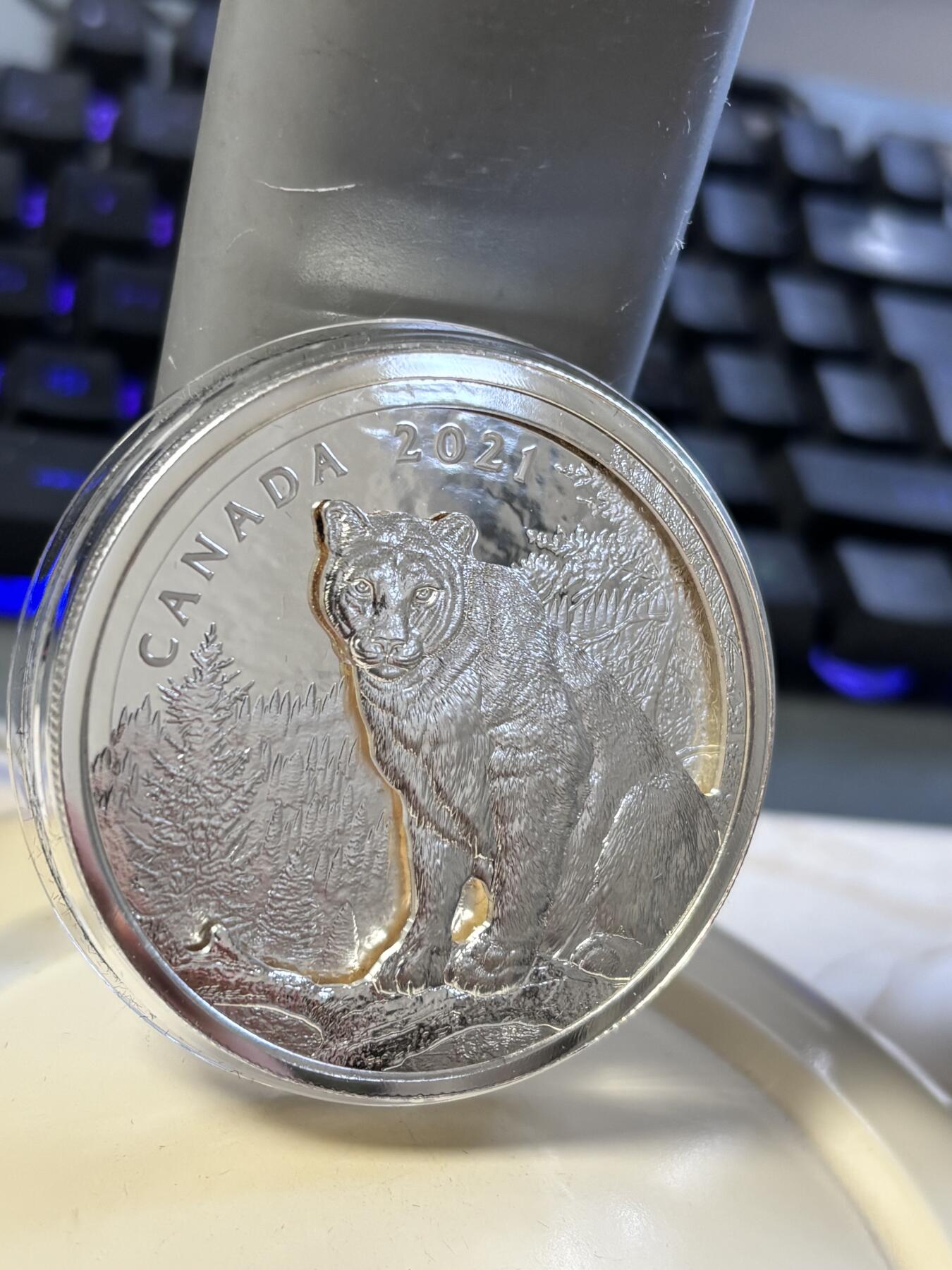 第182期拍卖 加拿大2021年美洲狮多层雕刻立体镂空105.6克纪念银币，9999银，发行1500枚