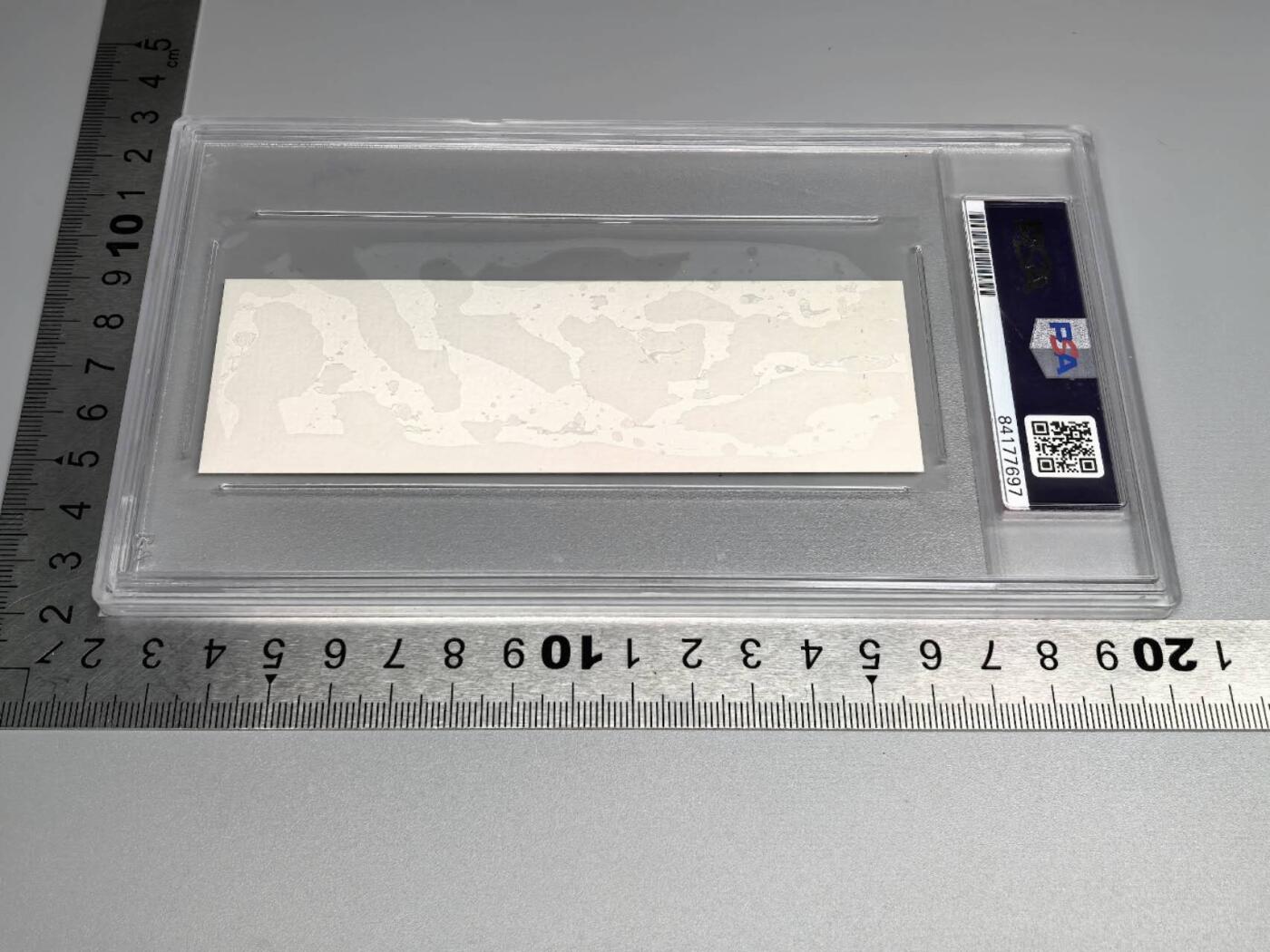 小驴勋章奖章收藏11月22日周六晚六点拍卖（珍爱和平，收藏战争，铭记历史，勿忘国耻，忠党爱国。有偿代拍，送拍规则在简介最后，参拍须阅读规则后再参拍，关系到运费包装发货时效真假辨别等关键信息，拍卖时不再发原图，看大图店主微信码在拍卖店铺介绍里） 迪特尔·卢克施战后签名PSA权威认证卡牌(卡砖)   第一批喷气式轰炸机飞行员之一，他领导9架驾驶Ar 234闪电轰炸机在1944年执行了世上第一次喷气式轰炸任务，支持德国在阿登的反击战。目标是位于比利时列日的夜间轰炸，袭击了布鲁塞尔和列日，他共执行了436次轰炸和远程侦察任务。