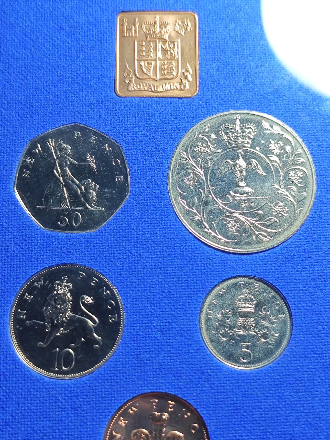 KK钱币收藏小铺 （套币 好品/批量散币 银币）专场  2月预留时间 周末发货  1977英国大小面值清年精制套币 含克朗币精制